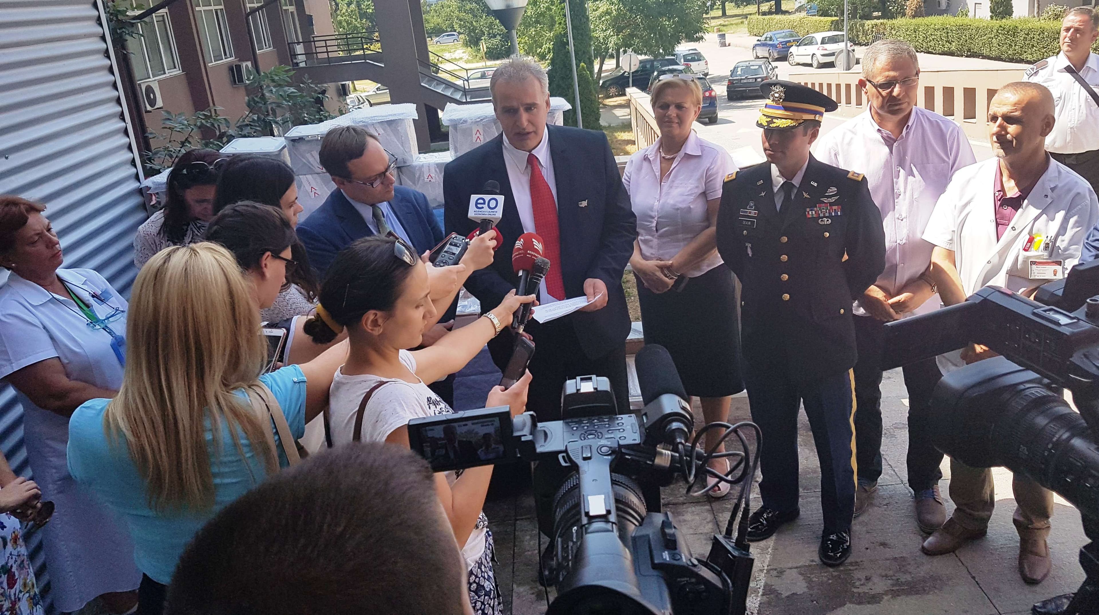 Amerika i dhuron donacion 51 mijë dollarësh Emergjencës