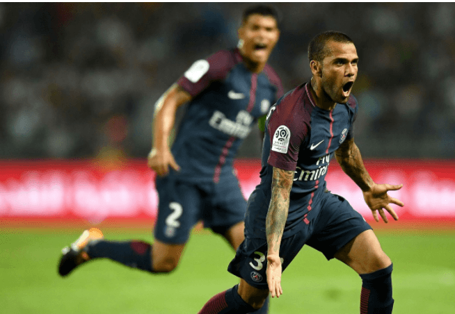 Alves: Neymar më bindi t’i bashkohem PSG-së