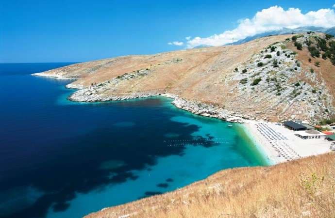 Mediat italiane: Shqipëria, parajsa e re e pushimeve