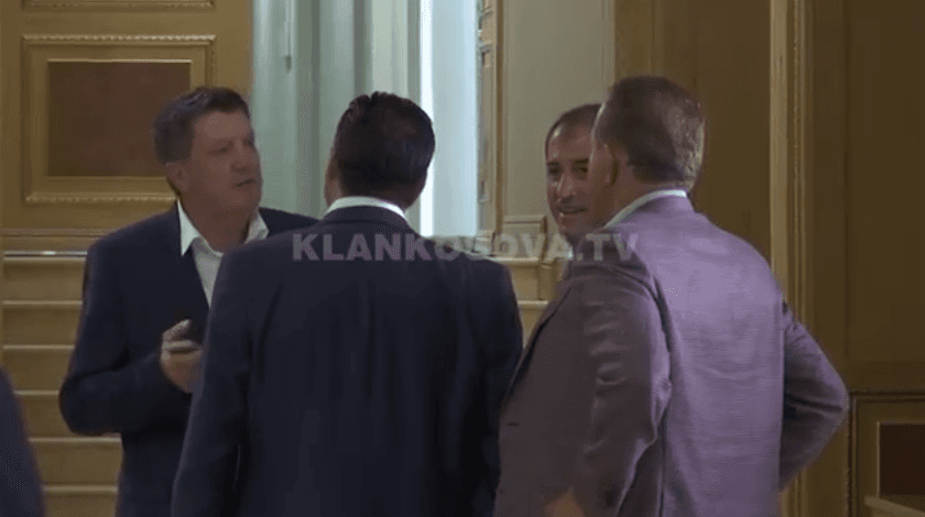 Shkëmbehen akuza për bllokim të Kuvendit (VIDEO)