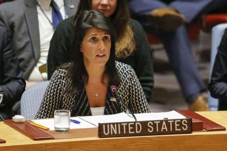 Nikki Haley dëgjon këngët e Bebe Rexhës