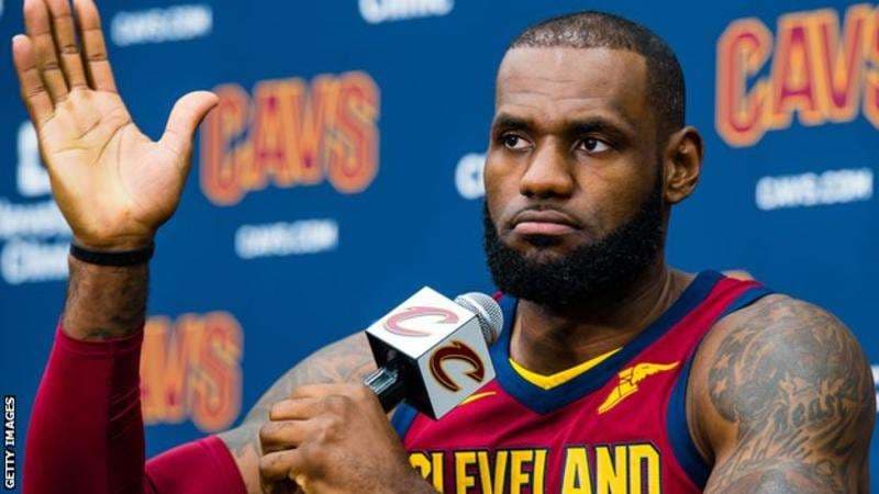 James thotë që Trump po provon t’i ndajë përmes sportit