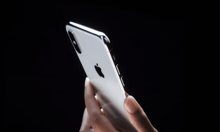 Dyshohet se ishte e dehur, shtetases së huaj i vidhen dokumentet personale dhe Iphone 13