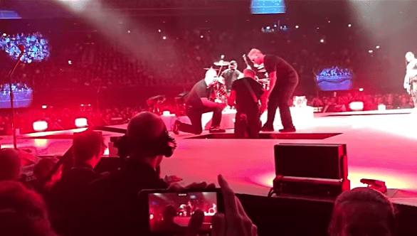 Kitaristi i Metallica rrëzohet në skenë gjatë koncertit (VIDEO)