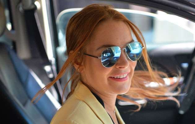 Lindsay Lohan feston ditëlindjen lakuriq (FOTO)