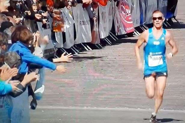I del penisi derisa po arrinte fundin e maratonës