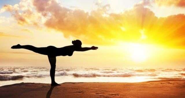 Joga të zhveshur, trendi australian për largimin e stresit