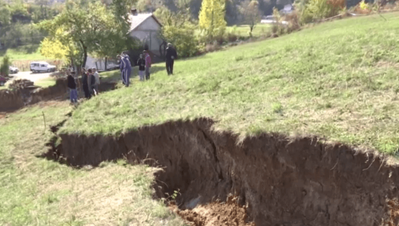 Kovaçec: Rrëshqet dheu, evakuohen banorët (VIDEO)