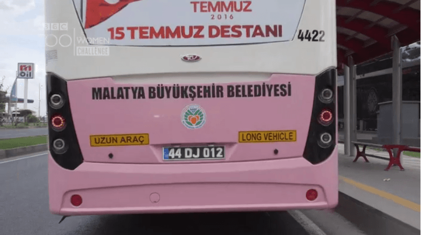 Turqia prezanton autobusët rozë, vetëm për gra