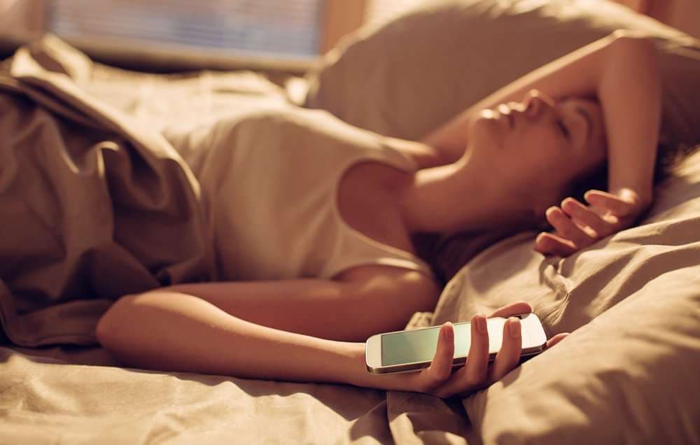 Arsyet e kokëdhimbjes që në mëngjes