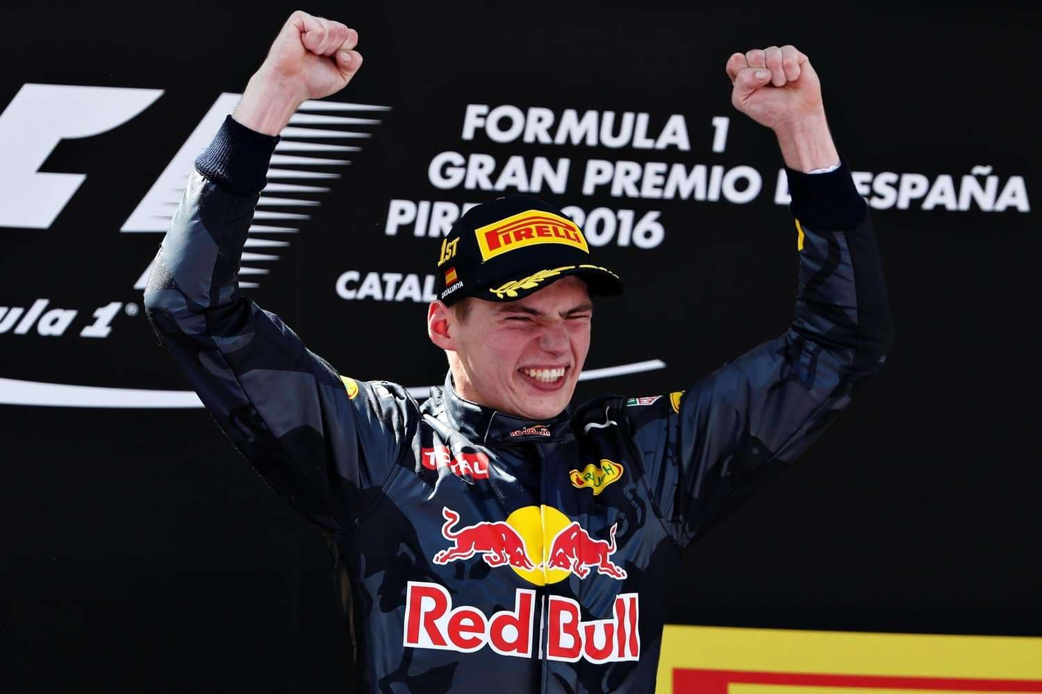 Max Verstappen mposht Lewis Hamilton