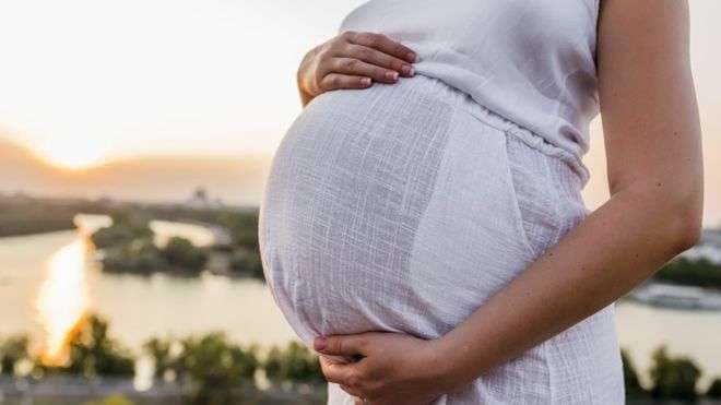 Nëna zëvendësuese e ''binjakëve'' zbulon se njëri është i saj