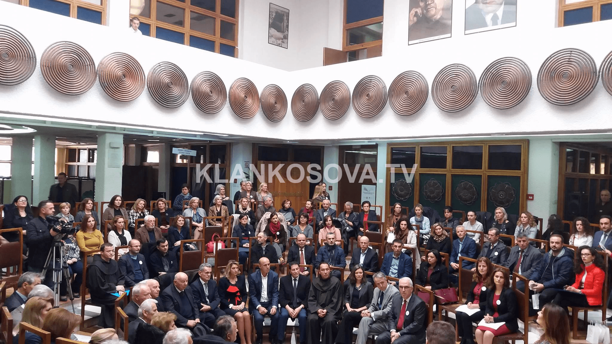 Mbahet Dita e Bibliotekës, kërkohet të lexohet më shumë