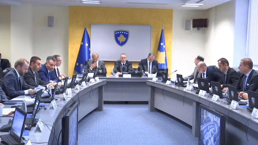 Qeveria aprovon të gjitha pikat e rendit të ditës – përveç dy