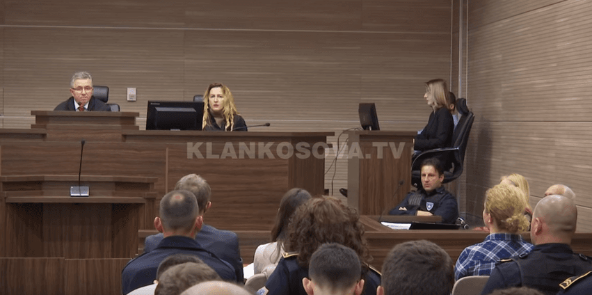 Kalludra largon nga salla deputetët e Vetëvendosjes