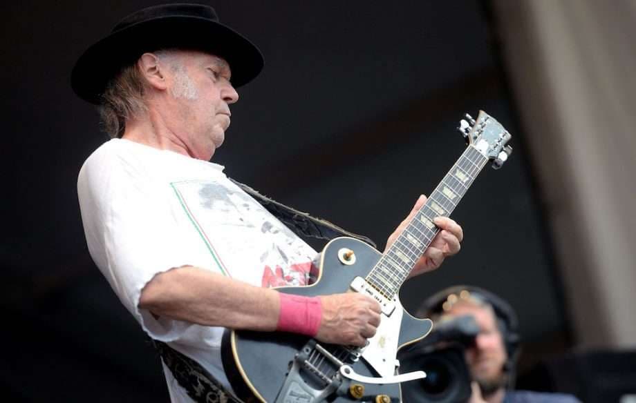 Neil Young me arkivë muzikore mbi 50 vjeçare