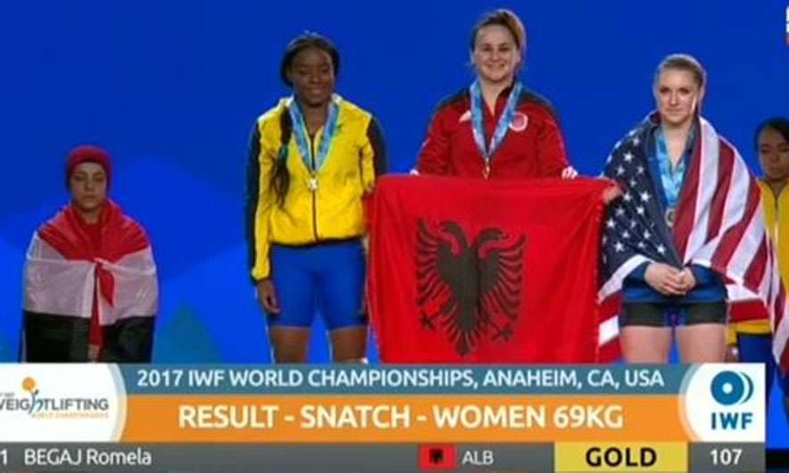 Romela Begaj, medalje ari në Botërorin e Peshëngritjes