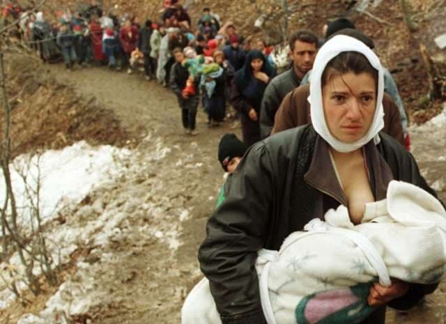 Hapet ekspozitë me fotografi të refugjatëve kosovarë