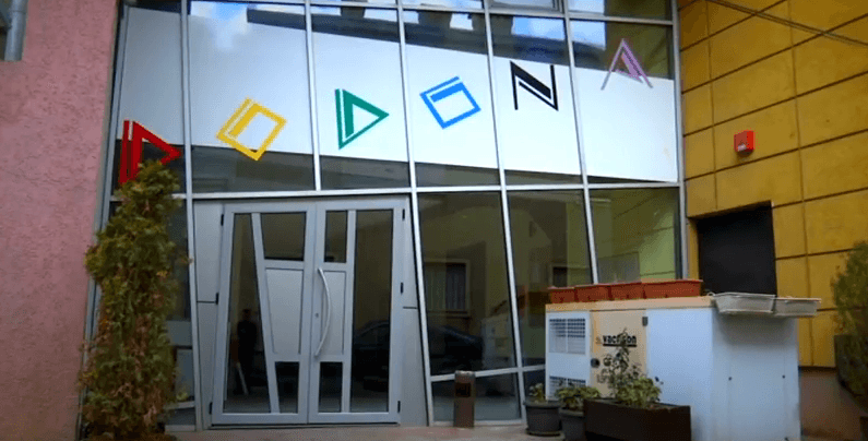 Çka u rinovua në teatrin "Dodona"? (VIDEO)