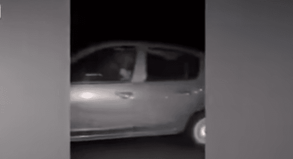 Pavarësisht shpejtësisë, çifti filmohet ndërsa kryejnë marrëdhënie seksuale në veturë (VIDEO)