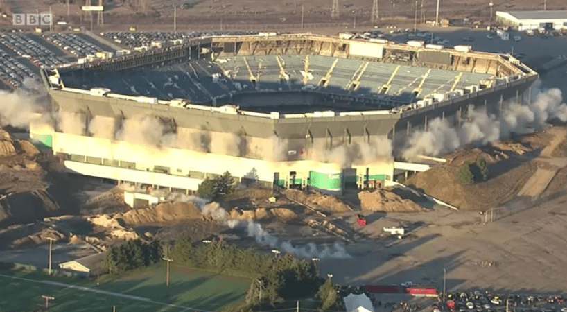 Dështon rrënimi i stadiumit me eksploziv (VIDEO)