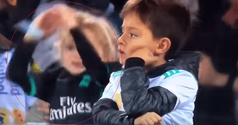 Kjo vogëlushe i gëzohet aq shumë golit të Cristiano Ronaldos! (VIDEO)