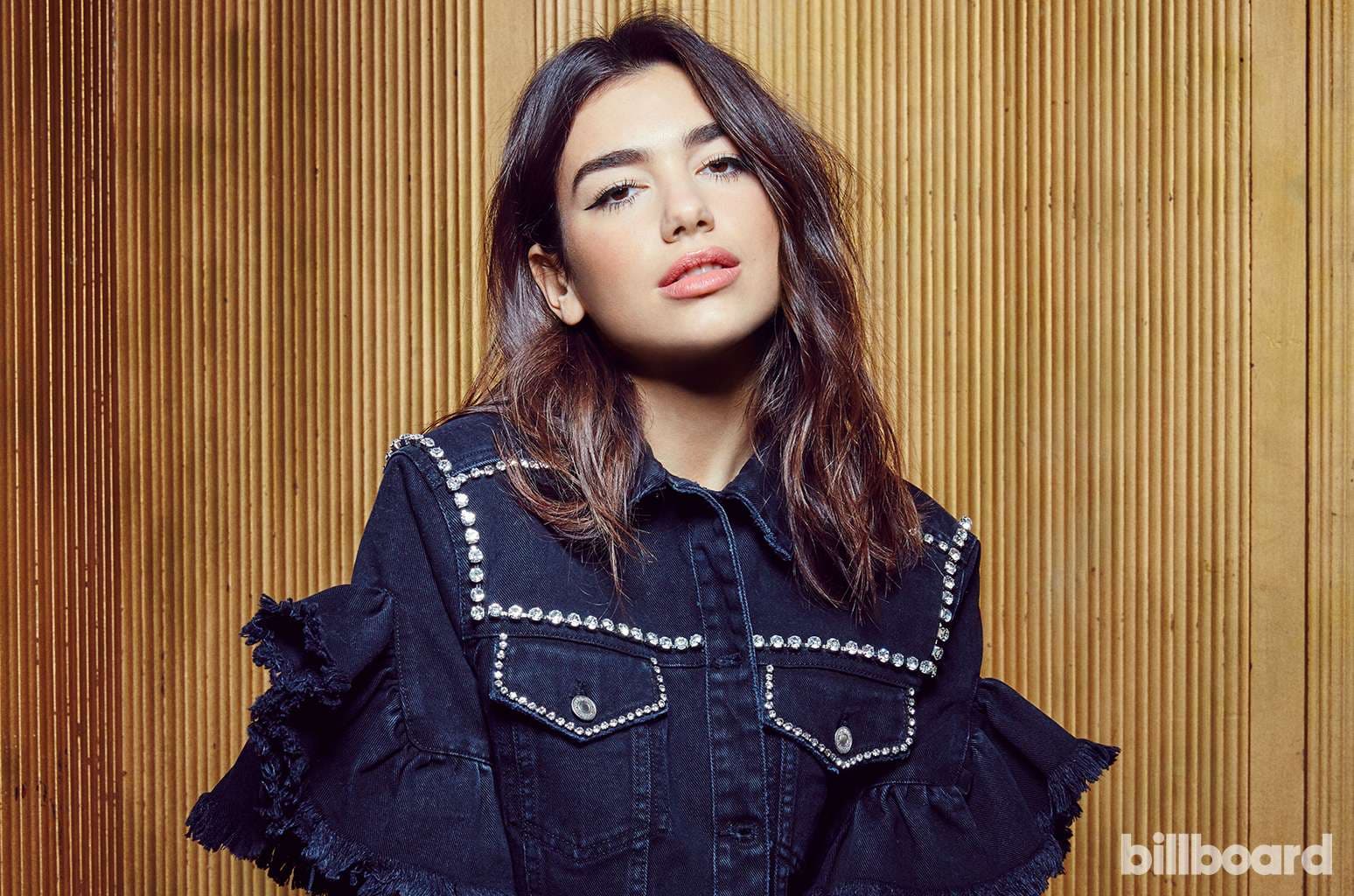 Dua Lipa fton bashkëatdhetarët të votojnë në zgjedhjet e 14 shkurtit