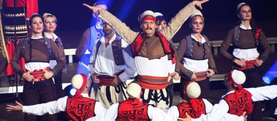 "Shota" ngushëllon familjen Çeliku (FOTO)