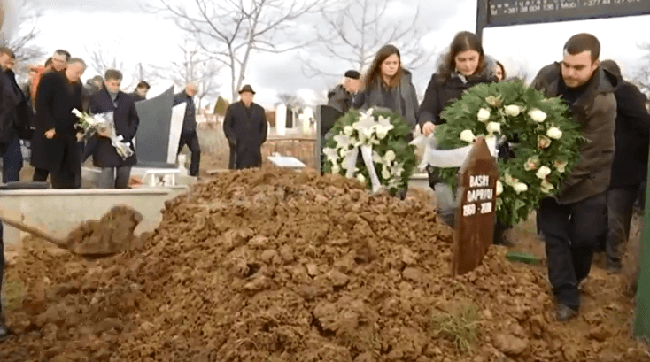 Varroset profesori dhe poeti Basri Çapriqi (VIDEO)