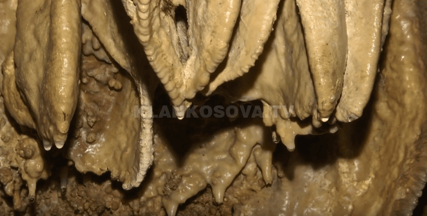 Bukuri të rralla në shpellën e Zymit (VIDEO)