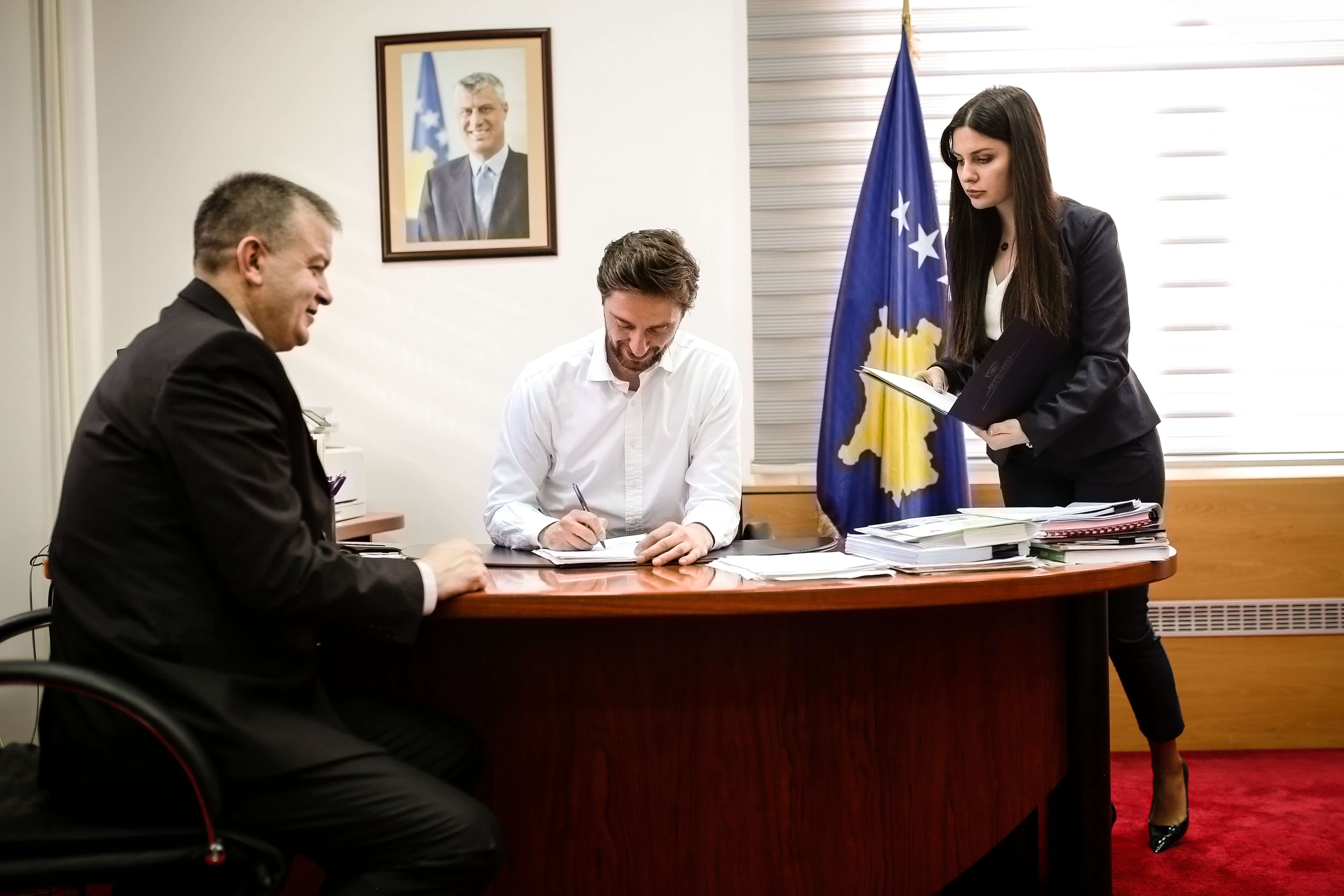 Firmoset kontrata për fillimin e punimeve për Spitalin e Ferizajt