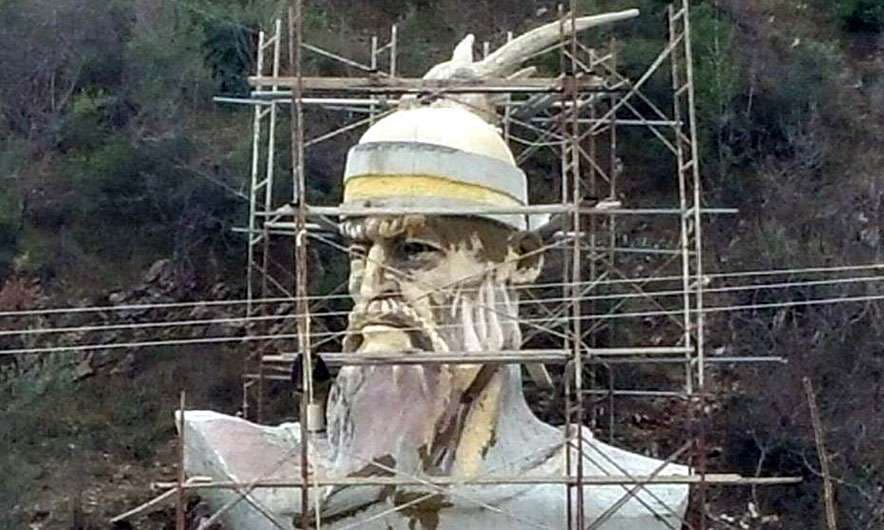 Skulptura gjigante e Skenderbeut në Labinot të Elbasanit