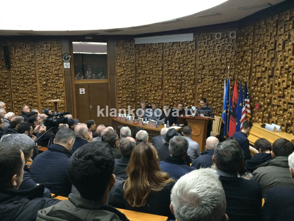 Libri i Avni Deharit bashkon Vetëvendosjen (FOTO)