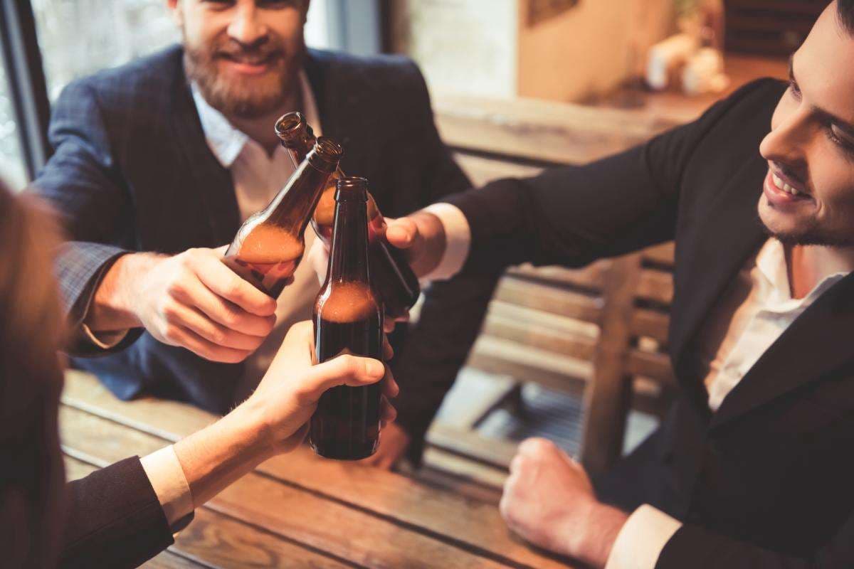 Alkooli i bën burrat më agresiv