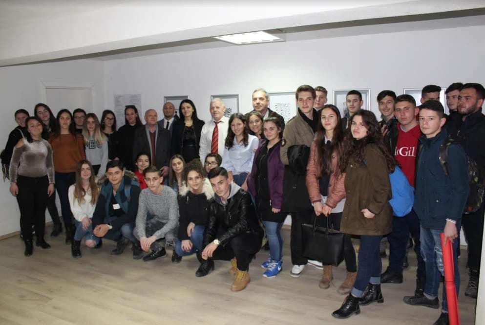 Shkolla e Artit në Gjilan organizon ekspozitë në 10-vjetorin e pavarësisë