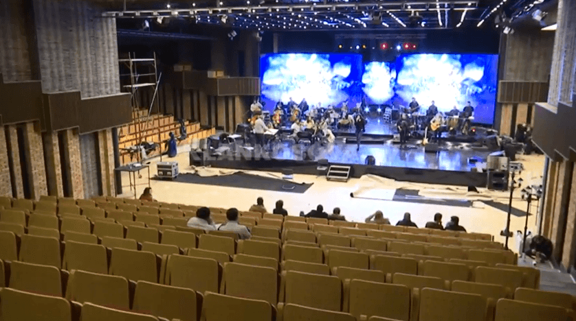 Gjithçka gati për Koncertin e Sabriut (VIDEO)
