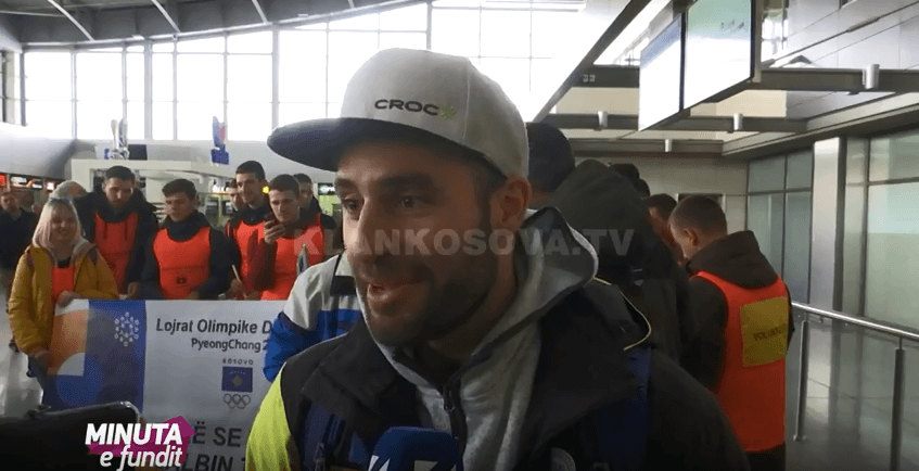 Albin Tahiri kthehet në Kosovë - befasohet me pritjen (VIDEO)