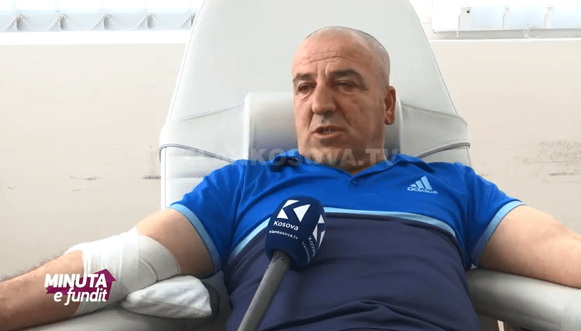Trajneri që dhuron gjak nga viti 1981, nga ai përfitoi edhe gruaja e Muharrem Svarqës (VIDEO)