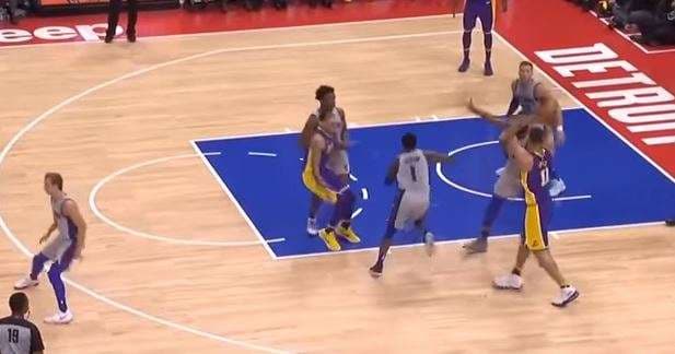 Pistons fitojnë ndaj Lakers (VIDEO)