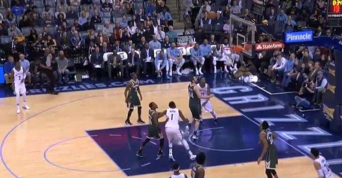 Bucks fitojnë si mysafirë të Grizzlies (VIDEO)