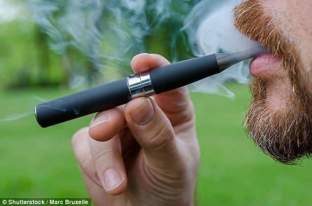 Përdorimi i cigareve elektronike më pak i dëmshëm sesa pirja e duhanit