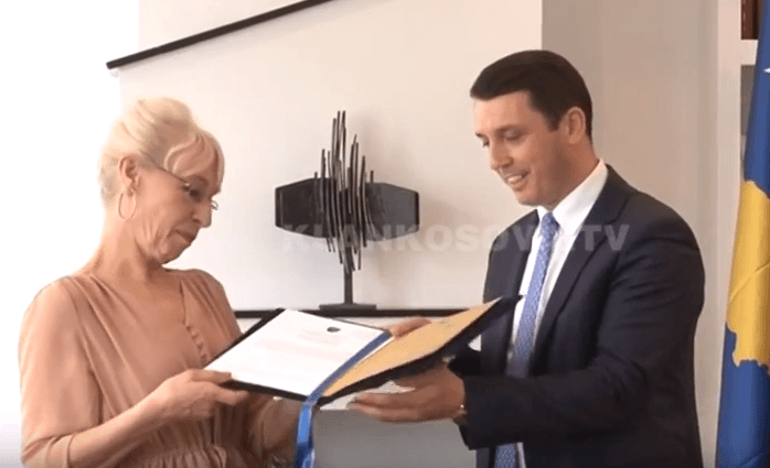 Kurtishi nderohet në 40 vjetorin e karrierës (VIDEO)