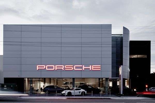 Porsche shënoi Ditën e Gruas në mënyrë interesante (VIDEO)