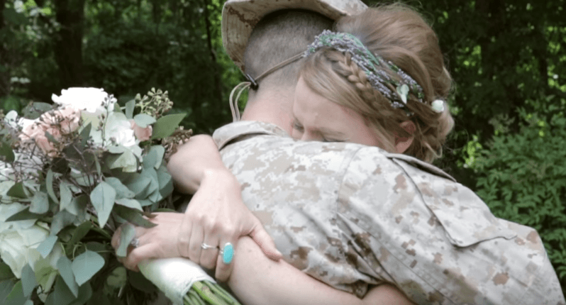 Emocionuese: Momenti kur vëllai befason motrën në dasmën e saj (VIDEO)