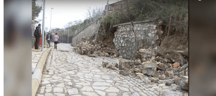 Shkatërrohet rruga që të çon në Kalanë e Lezhës