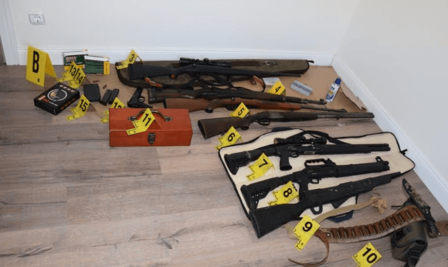 Policia e Kosovës konfiskon arsenal armësh në Mramor