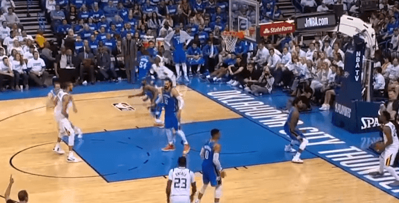 25 pikë disavantazh në çerek të tretë, OKC bën mrekullinë (VIDEO)