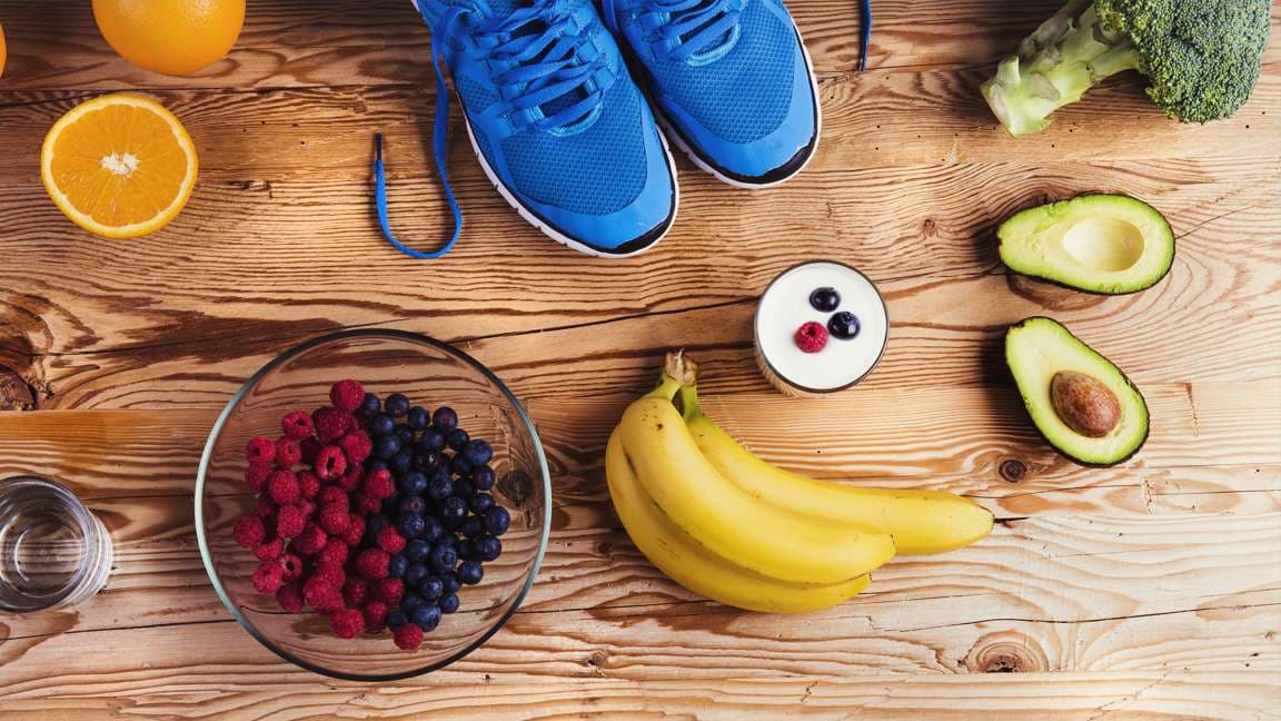 Çfarë duhet të hani para, gjatë dhe pas ushtrimeve?