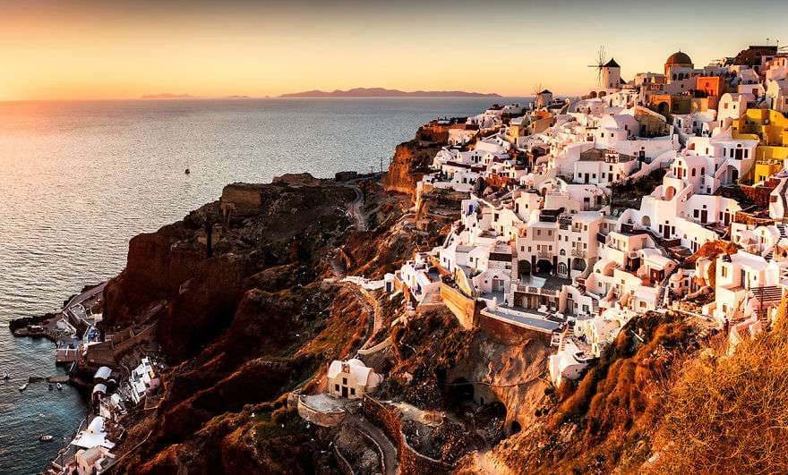 Santorini pa turistë, por me perëndim të mahnitshëm të diellit