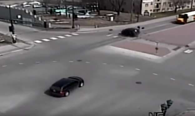 Aksidentohet në përpjekje për t’u ikur policëve (VIDEO)